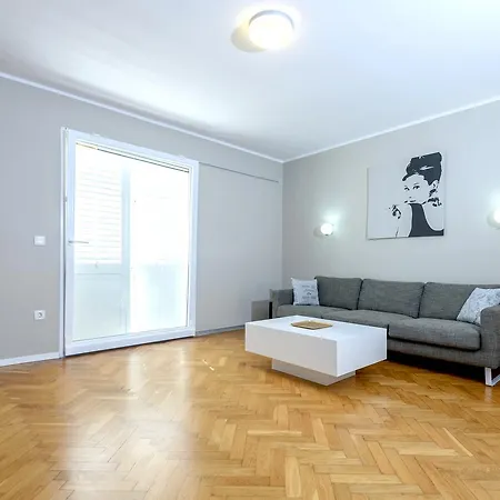 Deluxe Oskar Apartment
